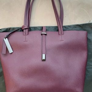 Vince Camuto Saffiano Leather Tote Bag Leila 
Colour: Burgundy